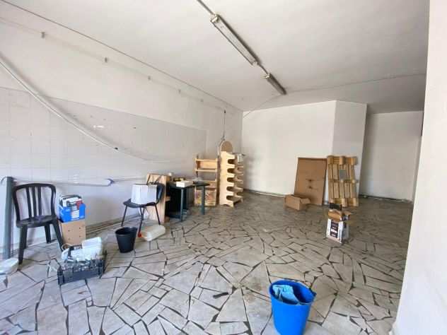 LOCALE COMMERCIALE Giugliano 300mq cat. C1 FLG338