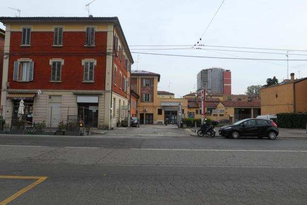 Locale commerciale in affitto a Bologna, Borgo