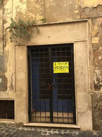 Locale commerciale in vendita al centro storico di Civita Castellana