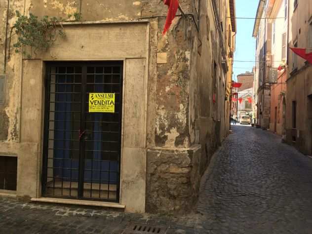 Locale commerciale in vendita al centro storico di Civita Castellana