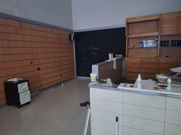 LOCALE COMMERCIALE Qualiano 80mq FLG361