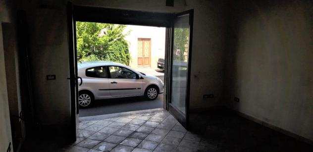 Locale comm.leFondo in affitto a PONTETETTO - Lucca 35 mq Rif fond pont 500