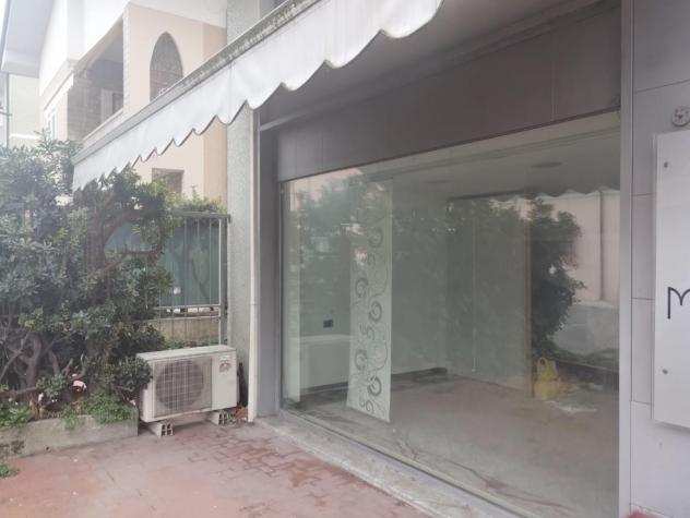 Locale comm.leFondo in vendita a Marina di Carrara - Carrara 139 mq Rif 1252625