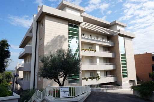 Loft in zona Tomba Di Nerone  POSTO AUTO