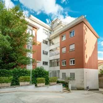 Loft in zona Tomba Di Nerone  POSTO AUTO