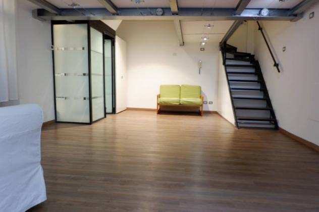 Loft  Open Space di 100 msup2 con 3 locali in affitto a Milano