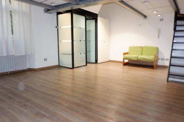 Loft  Open Space di 100 msup2 con 3 locali in affitto a Milano