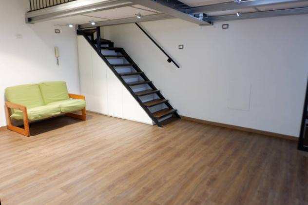 Loft  Open Space di 100 msup2 con 3 locali in affitto a Milano