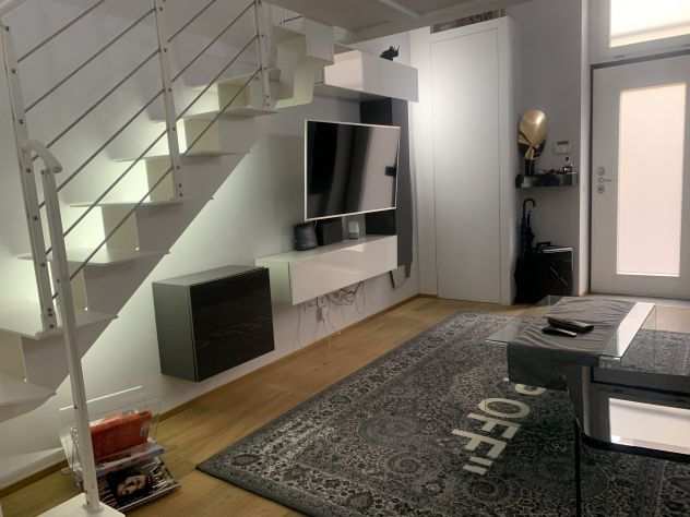LOFT RISTRUTTURATO ZONA QUADRONNOGUASTALLA