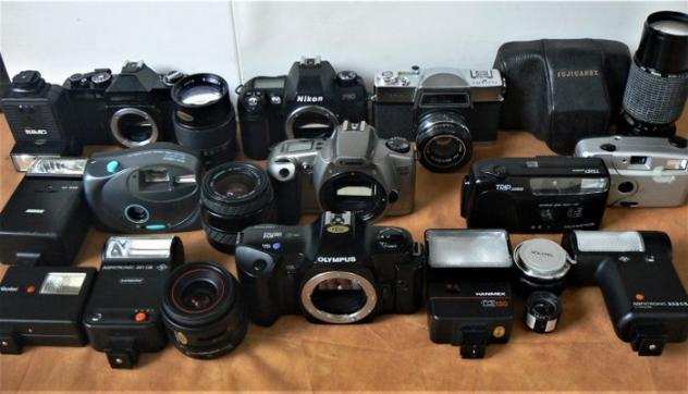 Lot of 20 analogue cameras of various types or brands, lenses, flashes and other accessories.