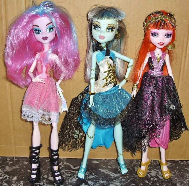 lotto 5 bambole cloni di MONSTER High Mattel Cleolei draculaura Lagoona Blue