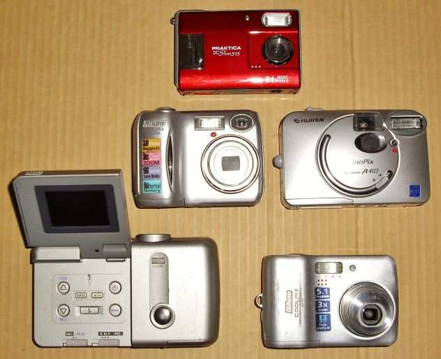 lotto 5 fotocamere digitali fujifilm niko coolpix praktica videocamera ricoh rdc