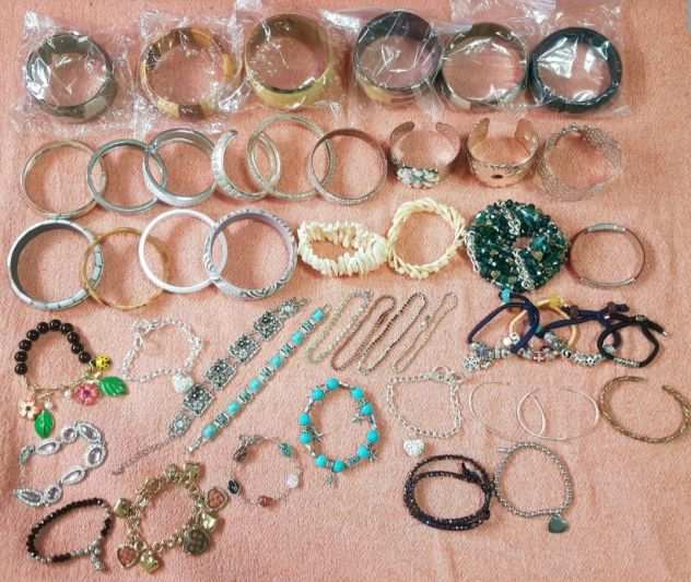 Lotto bigiotteria - 150 bijoux - bracciali,anelli,collane,orecchini,cavigliere
