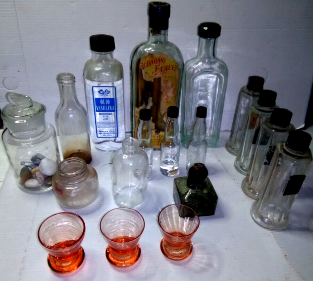 lotto bottiglie varie da farmacia e altri scopi prima metagrave del 900