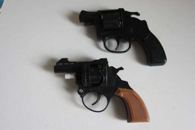 lotto due giocattoli pistole revolver anni 80 fondi di magazzino senza scatola