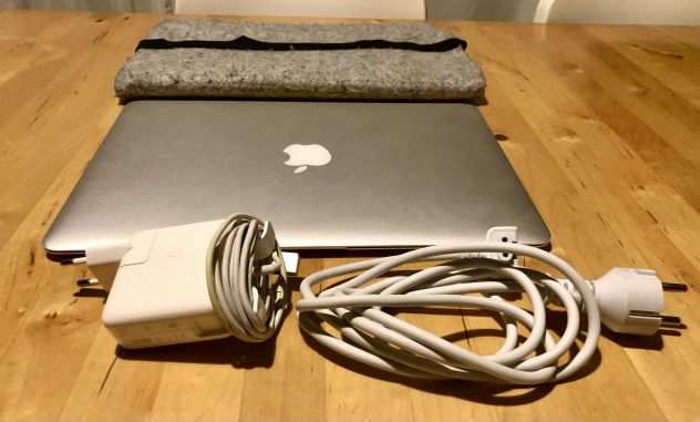 MacBook Air 13 pollici, inizio 2015, argento, 128GB4GB RAM, Intel i5 1.6 GHz