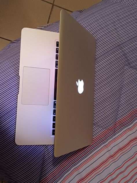 MacBook Air Intel Core i5