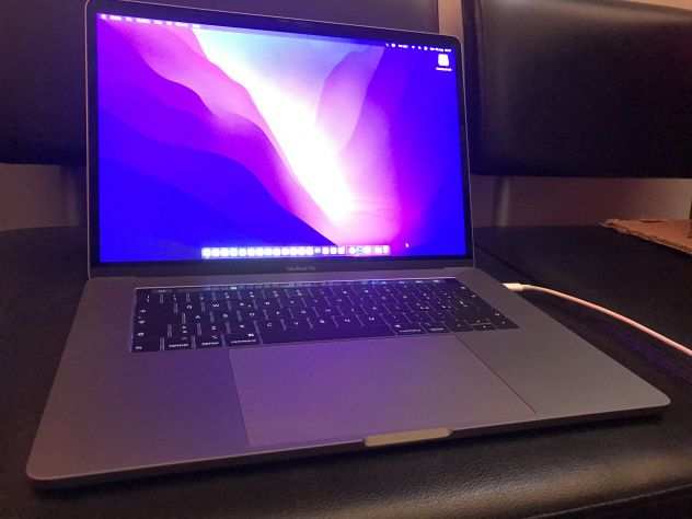 MacBook pro 15.4 intel i9 8 core