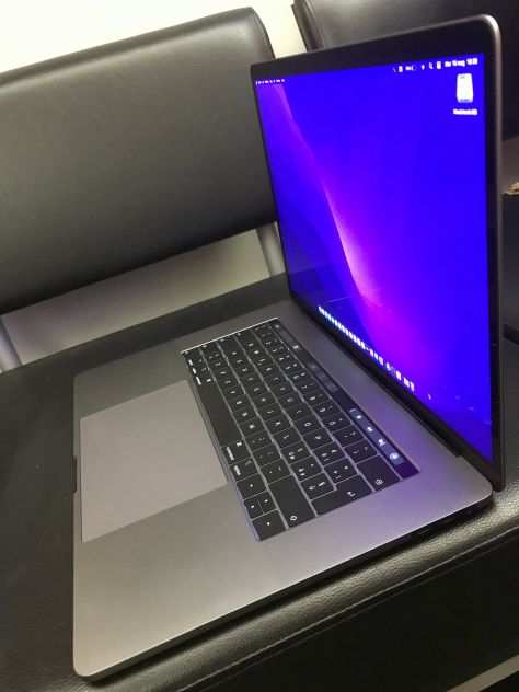 MacBook pro 15.4 intel i9 8 core