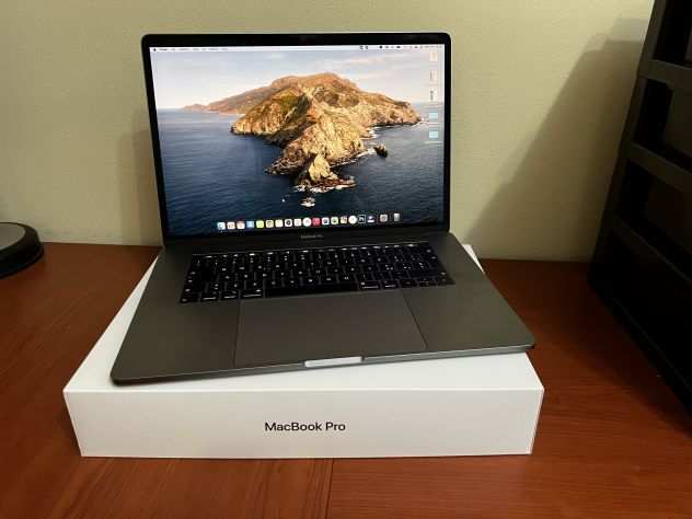MacBook Pro 15.6rdquo i9 16gb ram 512 ssd