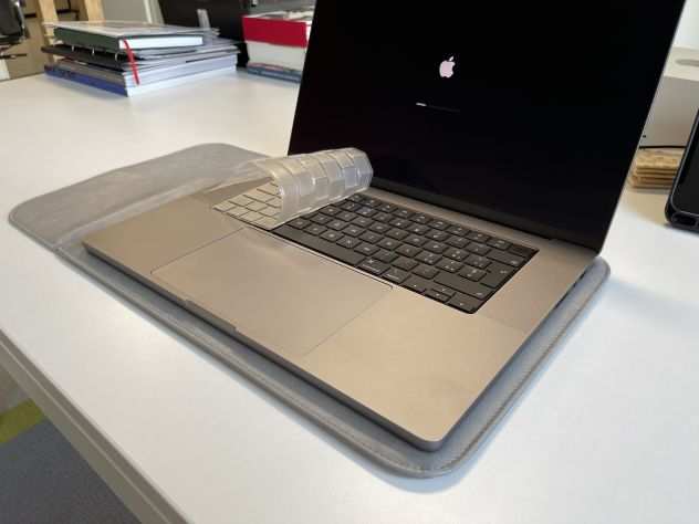 MacBook Pro (2021) 16quot - Apple M1 Pro con CPU 10-core e GPU 16-Core - 16GB RAM -