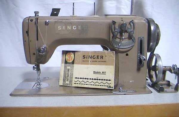 Macchina da cucire Singer 807 (PREZZO TRATTABILE)