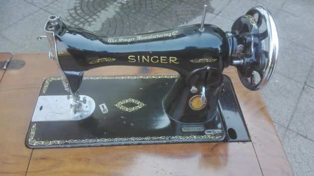 macchina da cucire SINGER a pedale nera