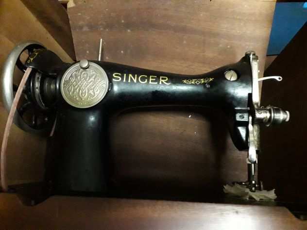 Macchina da cucire Singer con pedana funzionante  mobiletto