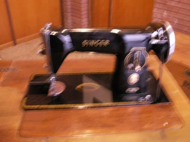 Macchina da cucire Singer vintage con mobile