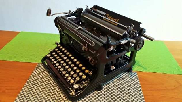 Macchina da scrivere antica Ideal - mod. DZ33 Standard del 1936