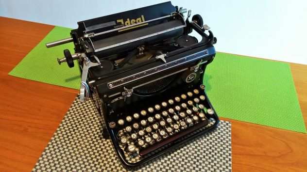 Macchina da scrivere antica Ideal - mod. DZ33 Standard del 1936