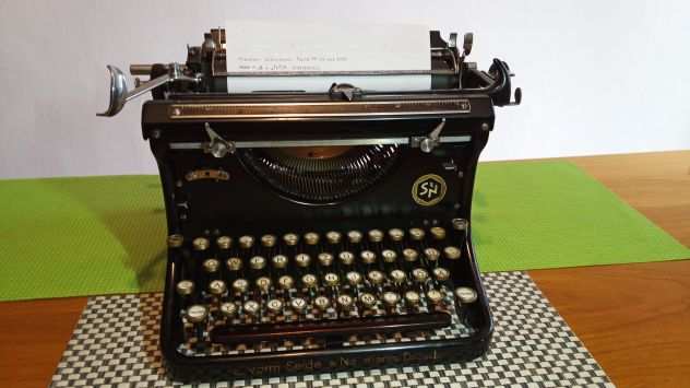 Macchina da scrivere antica Ideal - mod. DZ33 Standard del 1936