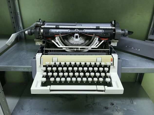 Macchina da scrivere Olivetti linea 98 anni 70
