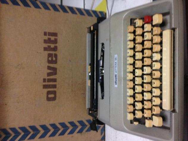 Macchina da scrivere Olivetti modello lettera-35