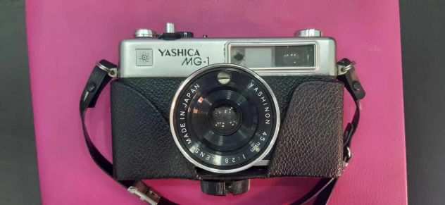 MACCHINA FOTOGRAFICA  ANNI 70  YASHICA  FLASH PHILIPS