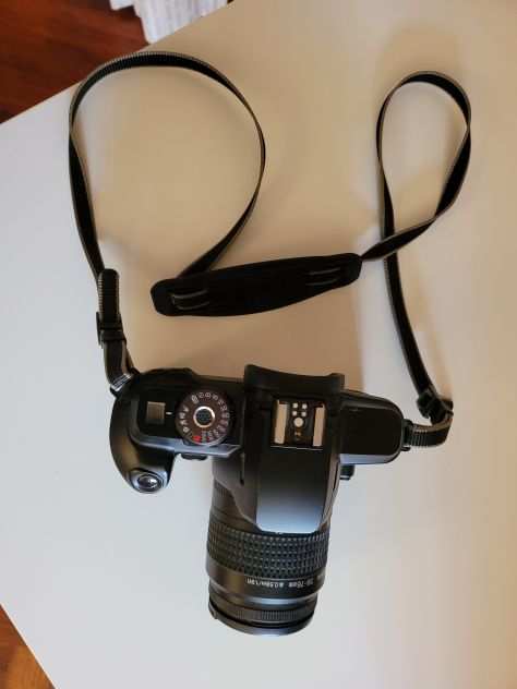 macchina fotografica canon EOS 5000 con rullino ( non digitale )