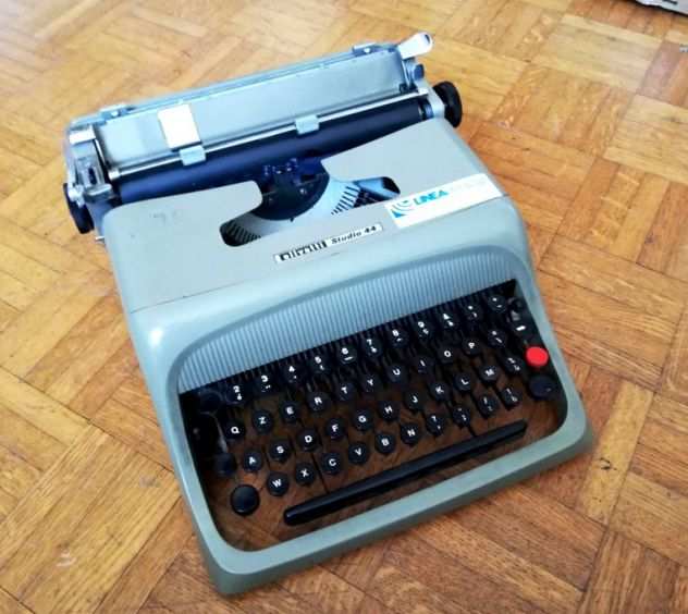 Macchina per scrivere meccanica Olivetti Studio 44