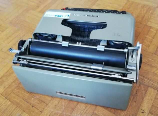 Macchina per scrivere meccanica Olivetti Studio 44