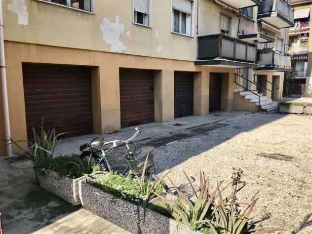 MARGHERA Catene, ampio garage in condominio recintato, posizione strategica