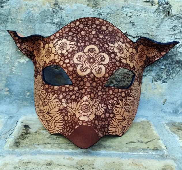 maschera in cuoio