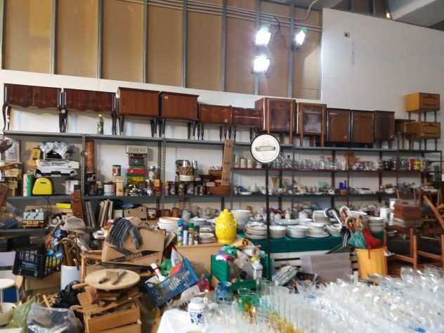 Materiali di mercatino dell usato