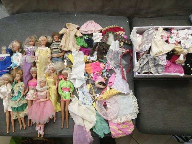 Mattel - Bambola Barbie Large Lot of Clothing and Accessories