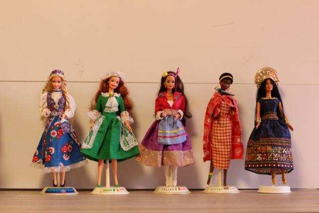 Mattel - Vintage - Bambola Barbie - SERIE ldquoBARBIE NEL MONDOrdquo - 1990-1999
