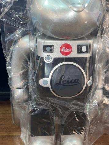 Medicom Toy - Giocattolo Bearbrick 400 Leica con accessorio Limited edition cm 28 - 2010-2020