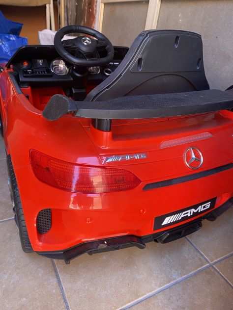 Mercedes AMG Originale Rossa elettrica