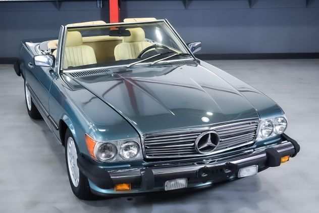 MERCEDES-BENZ 560SL (R107)