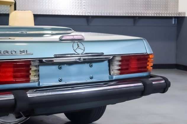 MERCEDES-BENZ 560SL (R107)