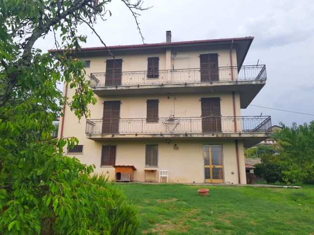 MI 1203- IN ESCLUSIVA- Villa trifamigliare ideale per famiglia numerosa eo BampB