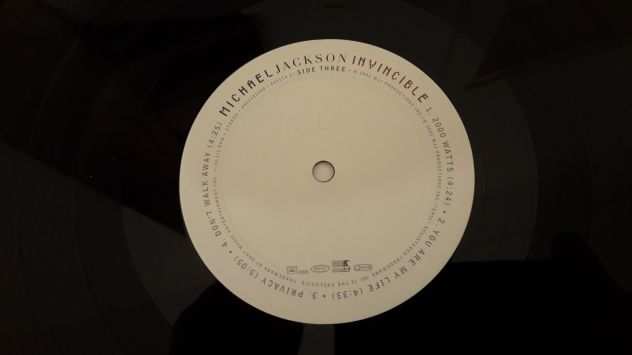 MICHAEL JACKSON, INVINCIBLE, (ALBUM) DOPPIO LP, 2001 TRADEMARK.