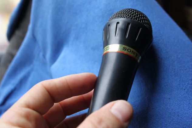 Microfono con filo lungo SONY F V-5 da Karaoke usato funzionante ottimo